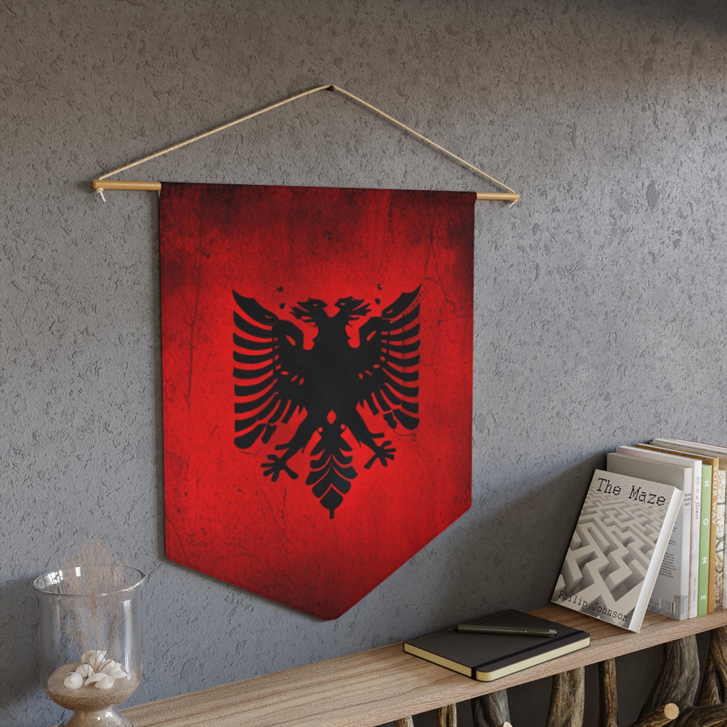 Pennant [Albania]